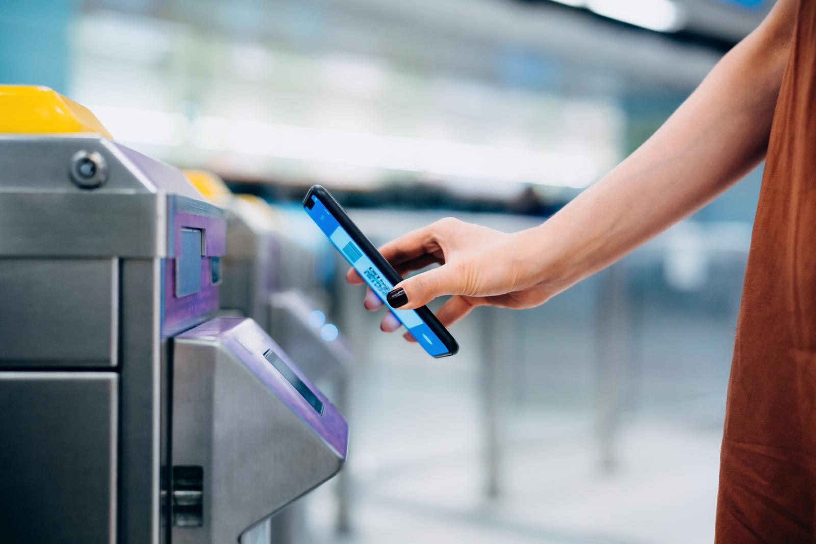 scanning_qr_code_in_subway.jpg