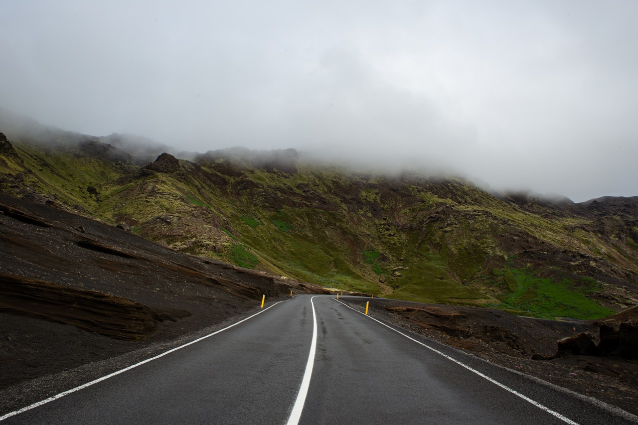 empty-road-along-the-mountain-2739013.jpg