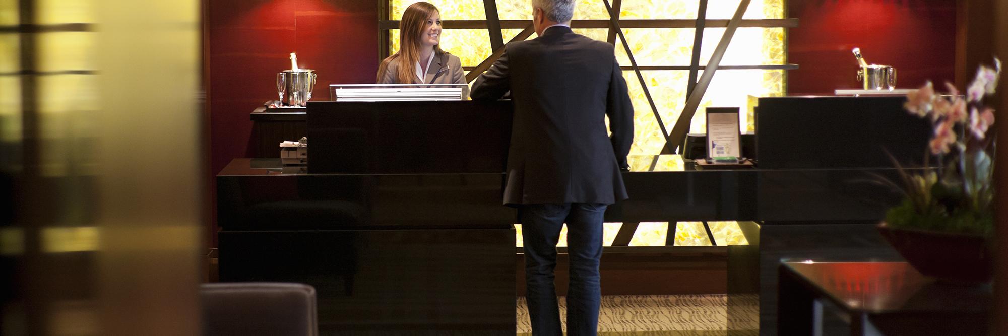 french-hospitality-company-global-customer-story-gettyimages-134573066-2000px.jpg
